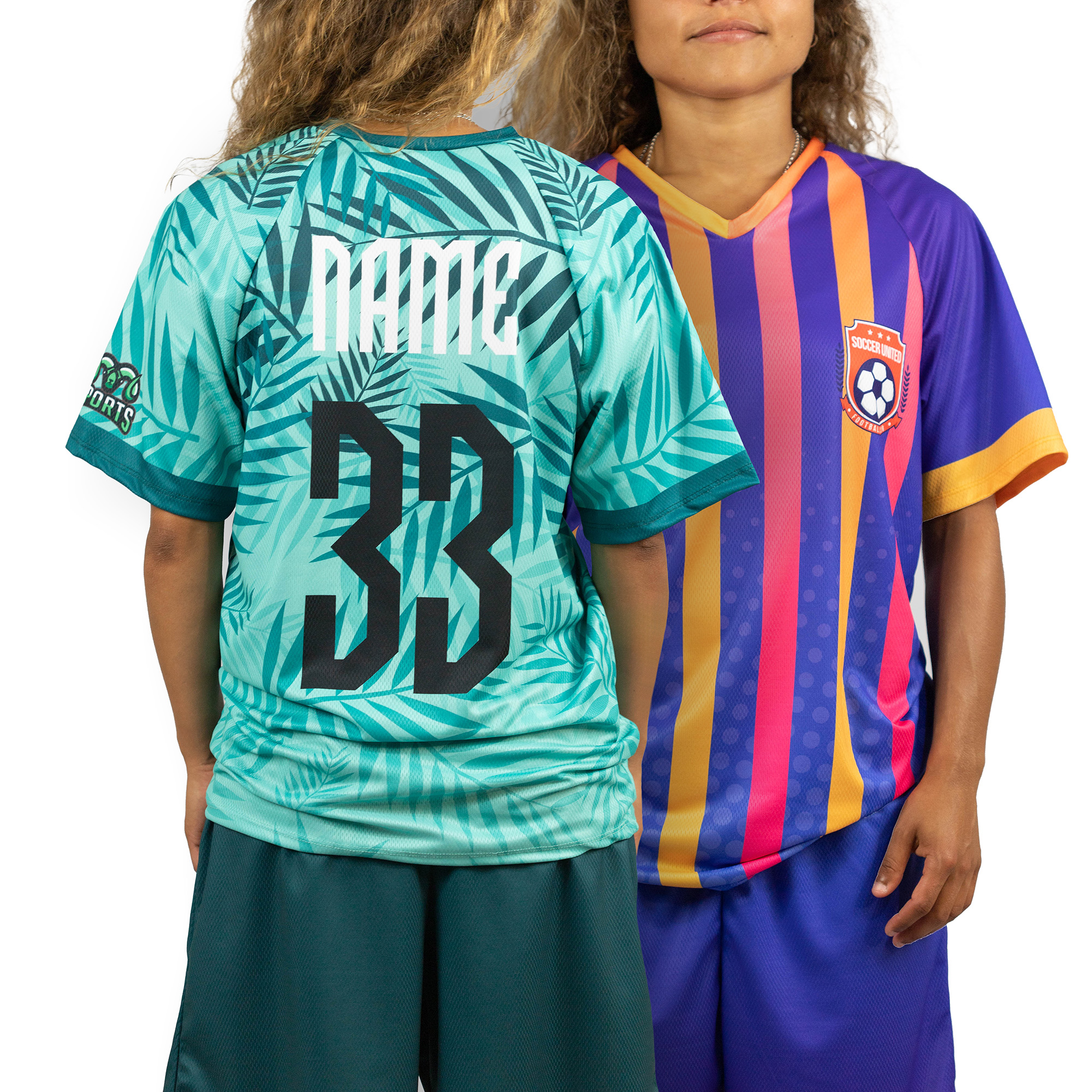 T-SHIRT COM GOLA EM 