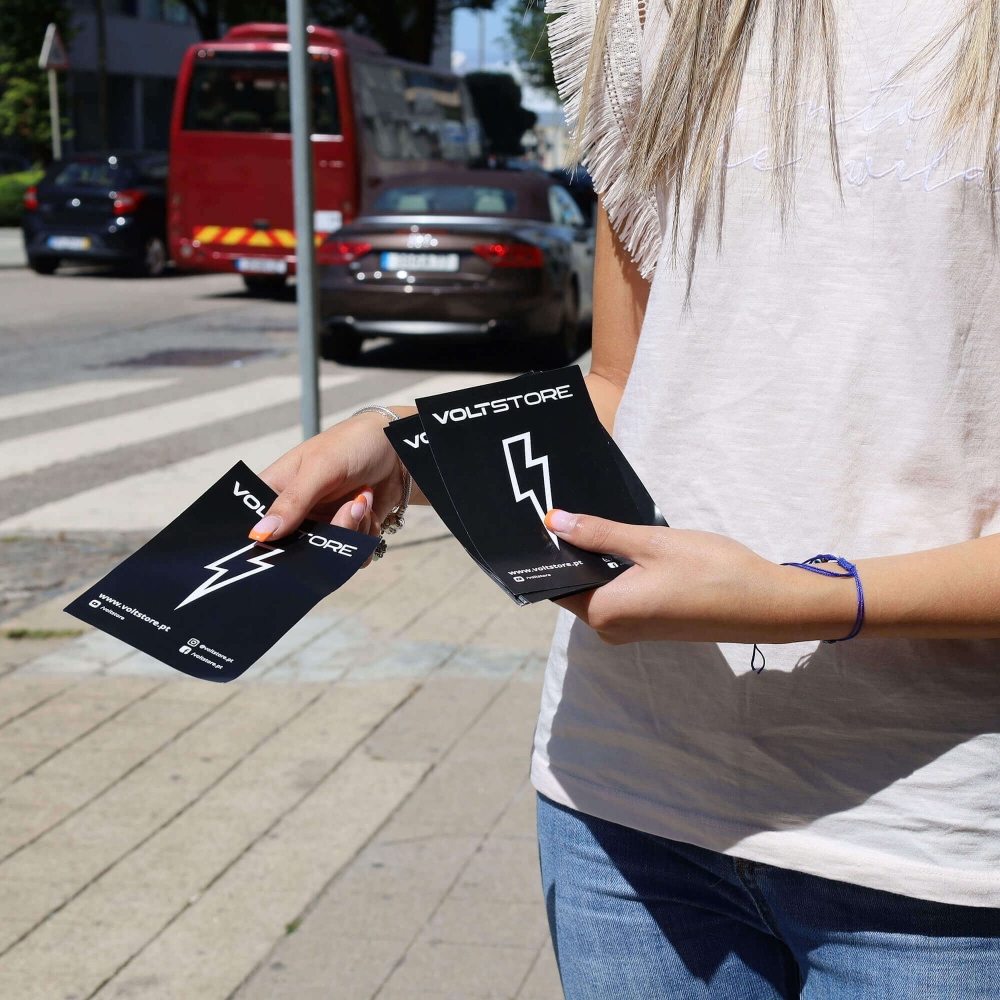 FLYERS 9X13CM 100GRS 1 LADO PERSONALIZ�VEL